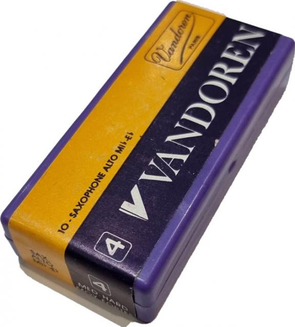 10 Vandoren Traditional Alto Saxophone Reeds Strength 4 (Vintage Stock)